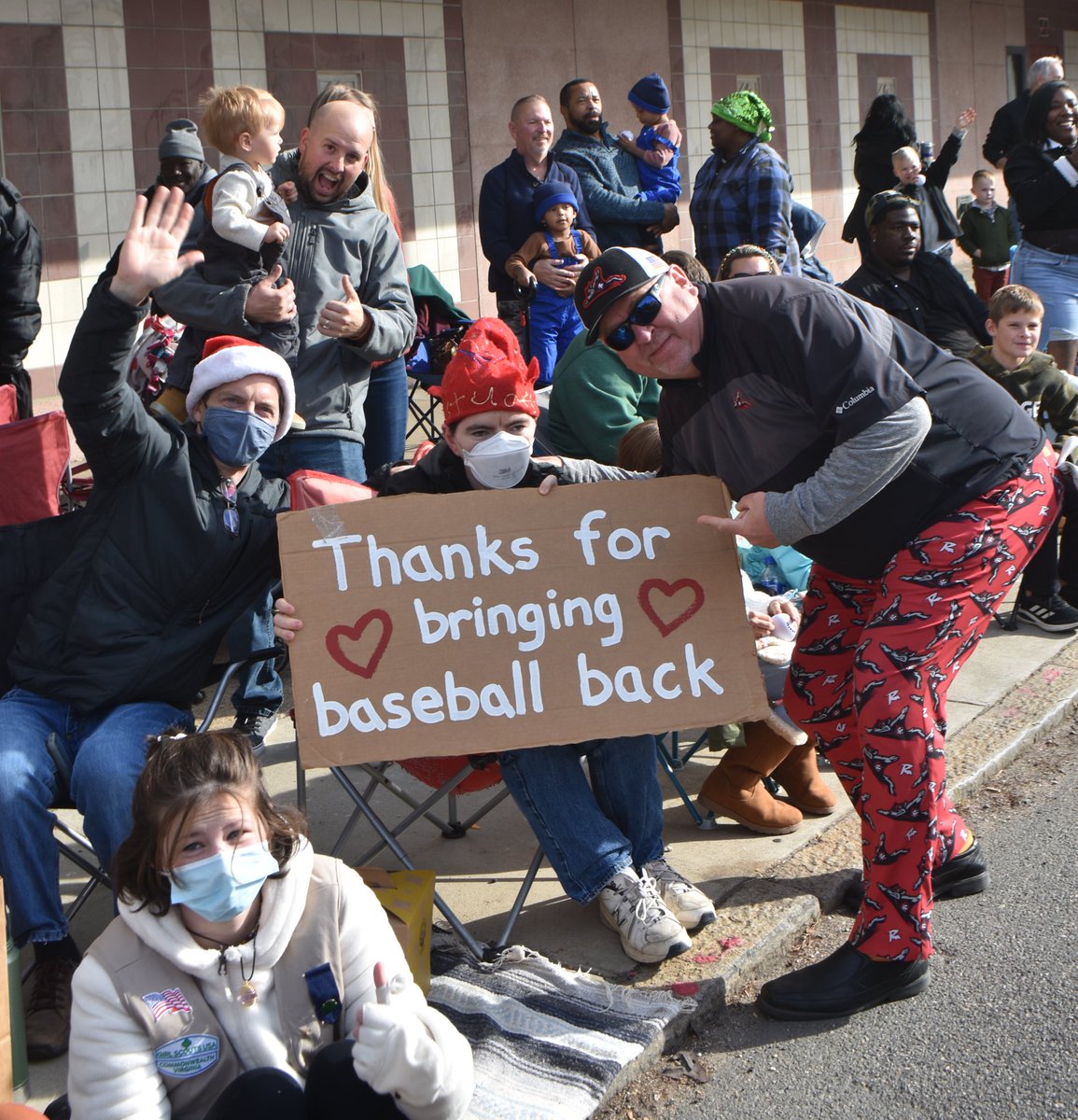 GoSquirrels's tweet photo. Richmond, we love you! ♥️
Some of our favorite snaps from the Christmas Parade on Saturday #rvaproud https://t.co/CDwIfJAkjB