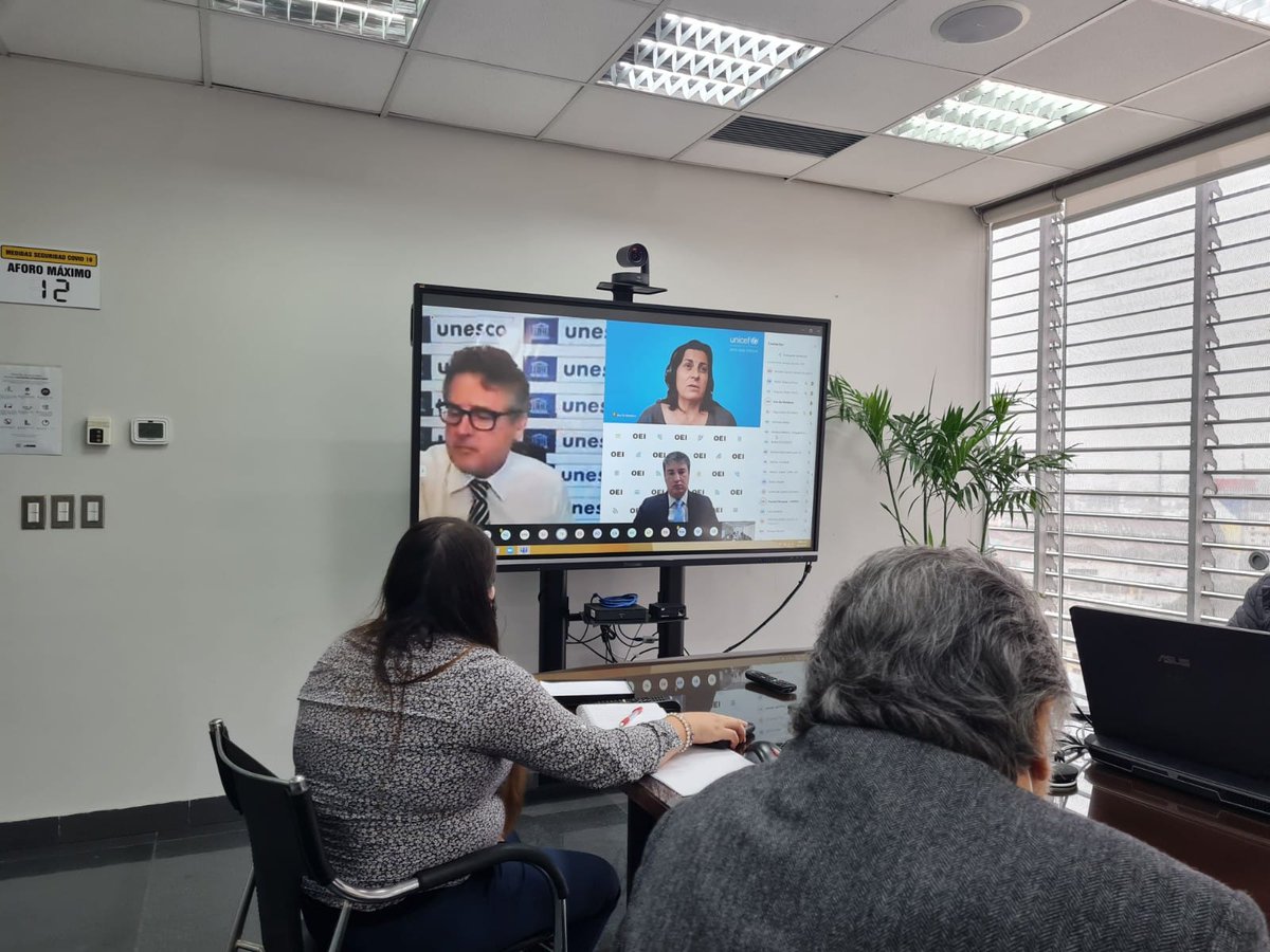 MineduPeru's tweet photo. 🔴Ahora | ¡Estamos reunidos con los representantes de las instituciones que conforman la Coalición para la Educación! Coincidimos en que sumando esfuerzos #JuntosPorElRetorno se avanza a paso firme a un pronto regreso a las aulas de nuestras y nuestros estudiantes. https://t.co/EQpOG1ARs5