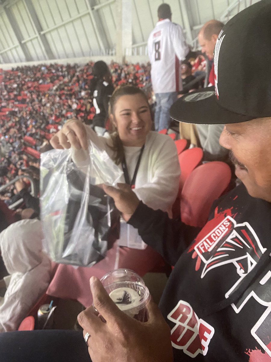 realmentalk4's tweet photo. #riseupbirthday #riseup Celebrating my hubby bday with his beloved FALCONS! https://t.co/wSBEUODcjb