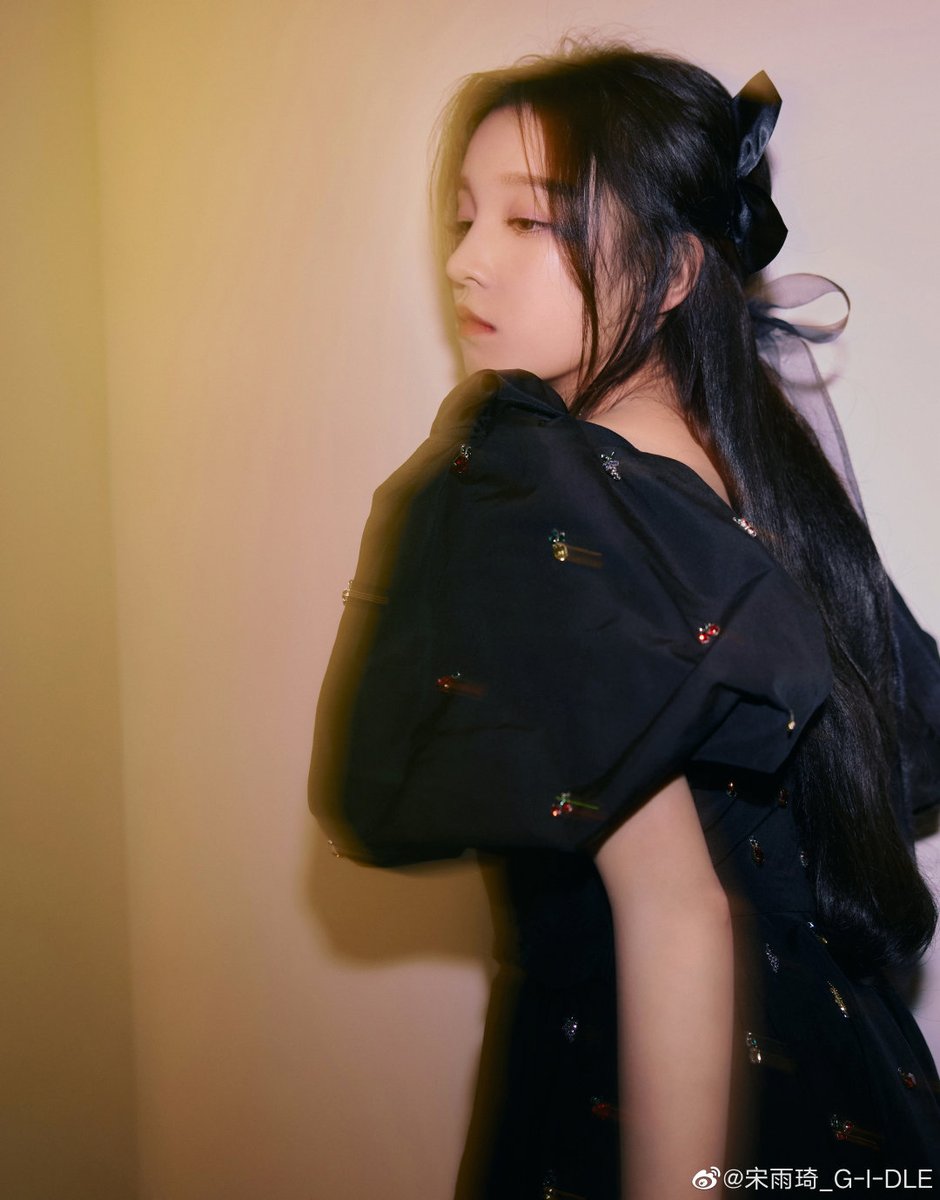 GCDPICTURES's tweet photo. 📸➜ WEIBO Update: 061221 | Yuqi | @G_I_DLE

❤️+💬:  https://t.co/C65bndLmGb
#GIDLE #여자아이들 #우기 https://t.co/WDqxh61cRn