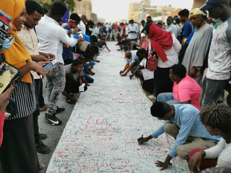 E_Elmosharaf's tweet photo. دفتر الحضور الثوري في مليونية ٦ ديسمبر المجيد بحري المؤسسة.
#ديسمبر_الثورة_مستمرة
#مليونية6ديسمبر
#لاتفاوض_لاشراكة_لاشرعية https://t.co/ugiJE9PmEe