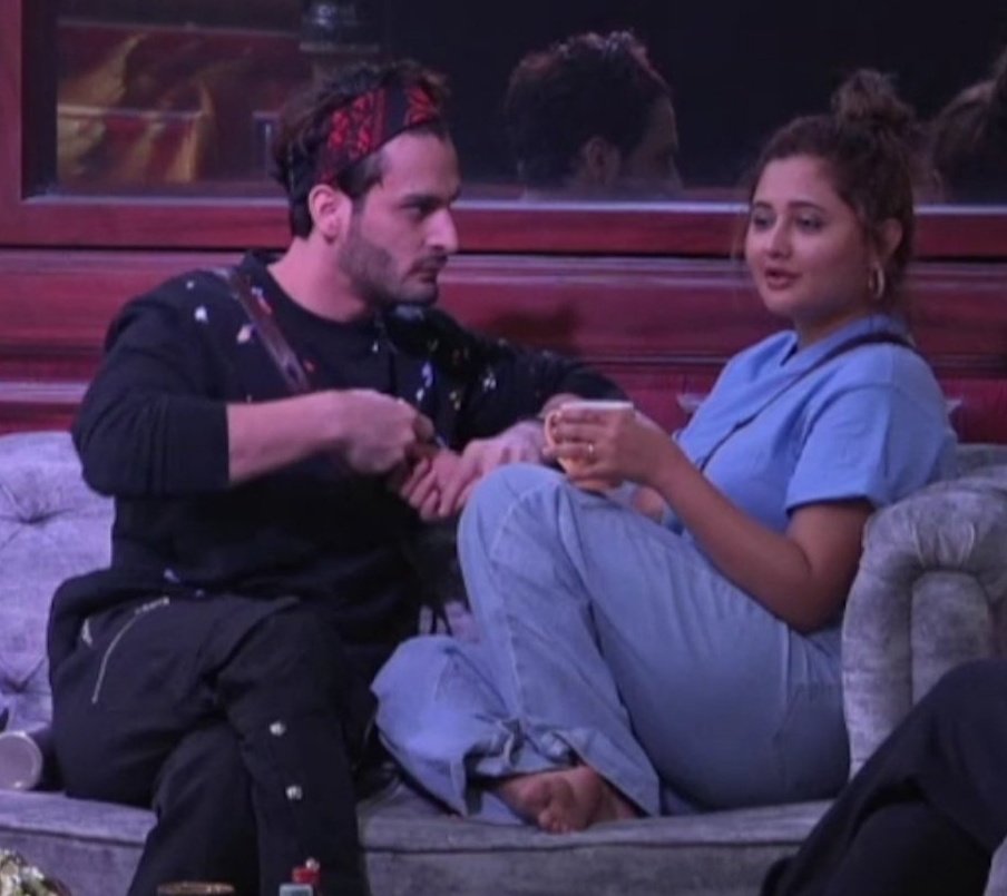 BIGGEST BATTLE ON TWITTER

Who is the Most Loved Couple Of #BB15 ?

Retweet 🔁 Comment  For #TejRan

Like ❤ Comment  For #UmRash 

#BiggBoss15