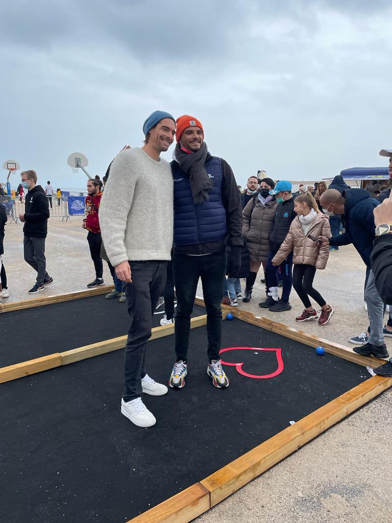 💛Retour sur une journée engageante où nous étions présents avec nos filleuls marseillais au village <a href="/Telethon_France/">AFM-Téléthon</a> à #Marseille grâce à <a href="/EDF_RegionSud/">EDF en Provence Alpes Côte d’Azur</a> 👉 échanges, animations et tournoi de pétanque avec <a href="/FlorentManaudou/">Florent Manaudou</a> <a href="/Sopranopsy4/">Soprano</a> <a href="/Cam_Lacourt/">Camille Lacourt</a> @E2C_Marseille 🙏 #Téléthon2021