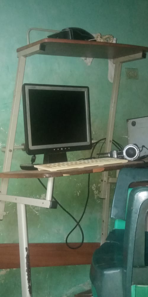 _SmokeeZ's tweet photo. @MrBeast Can you help me with my computer? https://t.co/672g7iPNOj