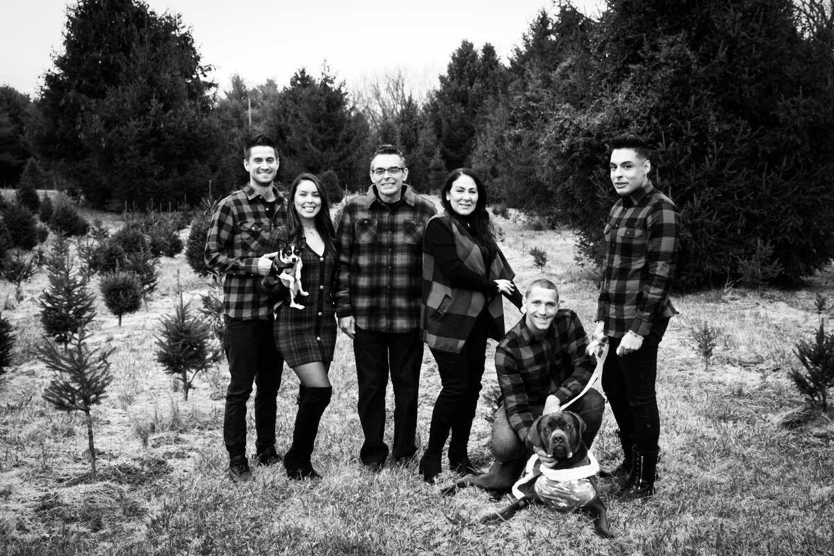 Vis_Symphonies's tweet photo. Beautiful family photos taken yesterday!
#marylandphotographer #christmasportraits #familyphotoshoot #familyphotography https://t.co/Ugolqv28D6