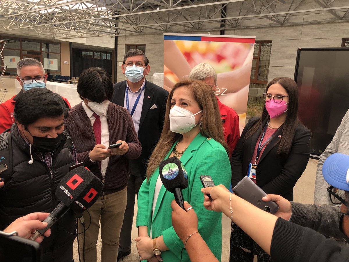 MDSLosLagos's tweet photo. El compromiso con los niños está en el ❤️ de nuestro Gobierno. Hoy junto a @MejorNinez #LosLagos @DPRLosLagos @GoreLosLagos y autoridades regionales lanzamos el servicio #MejorNiñez para seguir protegiéndolos, respetando su infancia y devolviéndoles el derecho a vivir en familia https://t.co/KbkZoqpm6W