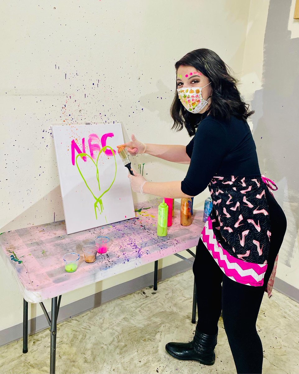 alexandrariostv's tweet photo. #teampaint or #teamsmash? I’m more on the paint side 😂 So much fun on our morning show this morning. Like really 😂 We are giving you some ideas to shop for experiences this holiday season. All local. More on 5/6a @KNDUKNDO 😇 https://t.co/bDnLaSjlGG