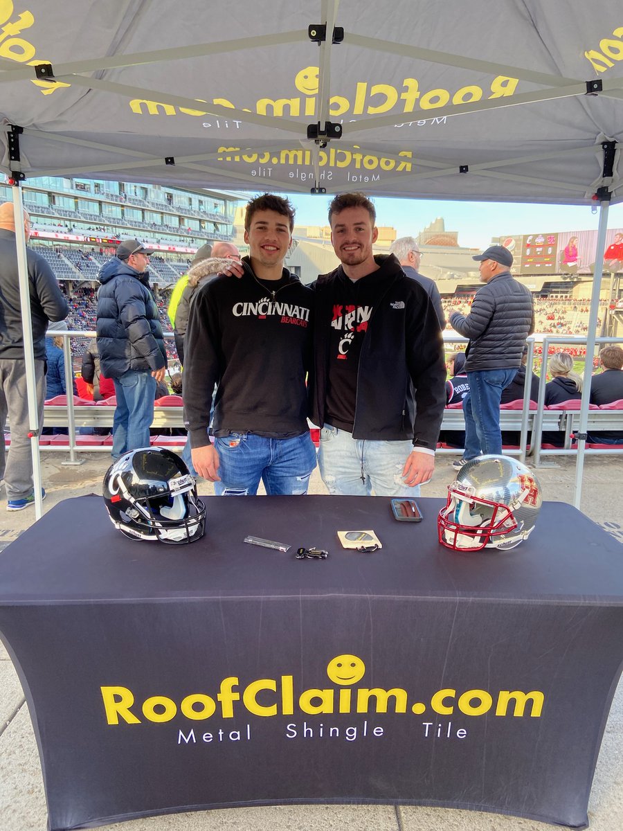 BrianWedding111's tweet photo. We had a blast this weekend at the @American_Conf Championship game! Congratulations @GoBearcatsFB !! #PresentedbyRoofClaim #ProtectionMadeSimple https://t.co/eByCgx1G4i