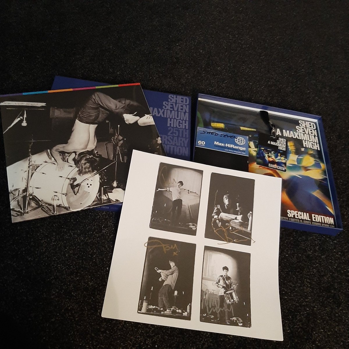 wakemewhenifall's tweet photo. Oohhhh! Awaiting my return home from work was my @shedseven #maximumhigh Box set.. and it is veeeery nice indeed 😍👌 https://t.co/veeXN4hwWN