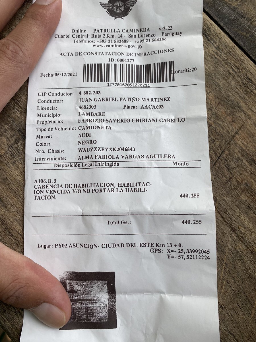 JuanPatino24's tweet photo. Ko,Ape listoma hei caminera ,se jodieron !!es la multa que me aplicaron al no tener mi habilitación conmigo,pensaron que estaba tomado y ellos me filmaron ,para aclarar nada más todo ,no hubo ningún hincha olimpista ahí https://t.co/NqGdICvyET