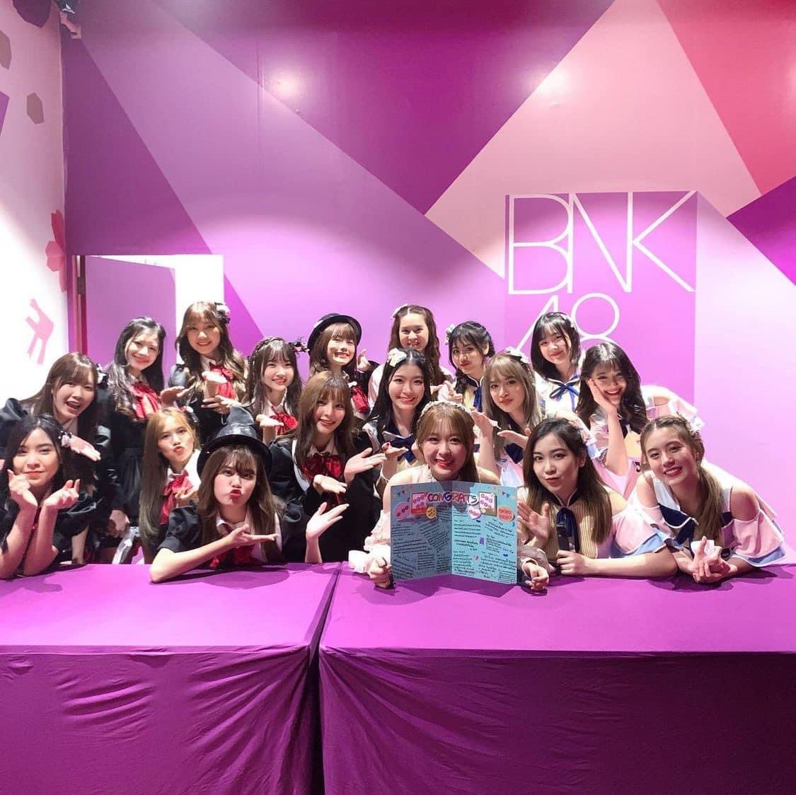 jaru1's tweet photo. เพิ่งมีเวลาอ่านข้อความจากมิวสิคถึงมิวนิค .. NV UNDERCLASS4EVER 🥺 .. ตลอดกาลและตลอดไป  🤍🤍🤍
#mew_mn #MusicBNK48 
#mewnichgraduate #TeamNV 
#TheUnderclassTH https://t.co/PyGrVW6U3X