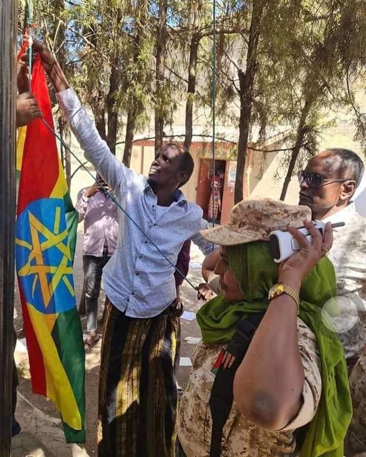 ሰበር ዜና
.
ጀግናው የኢትዮጵያ መከላከያ ስራዊት የአማራ ልዩ ሀይልና የአፋር ልዩ ሀይል ሚናሻ ፋኖ ሦስቱን የወሎ ከተሞች ተቆጣጥረውታል። ደሴ፣ ኮምቦልቻ፣ ባቲ  በጀግኖቹ የኢትዮጵያ ሰራዊቶች ቁጥጥር ስር ገብተዋል። 
#NoMore