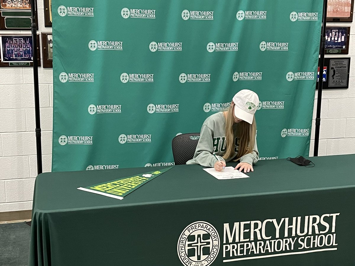 ETNreisenweber's tweet image. Signing Day at Mercyhurst Prep!