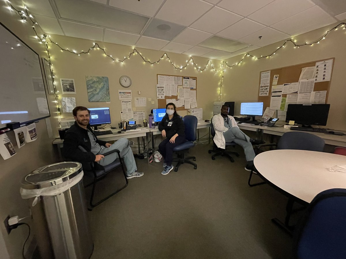 ConeIMResidency's tweet photo. Inpatient team going strong 😀 https://t.co/EoMB2n4Tua
