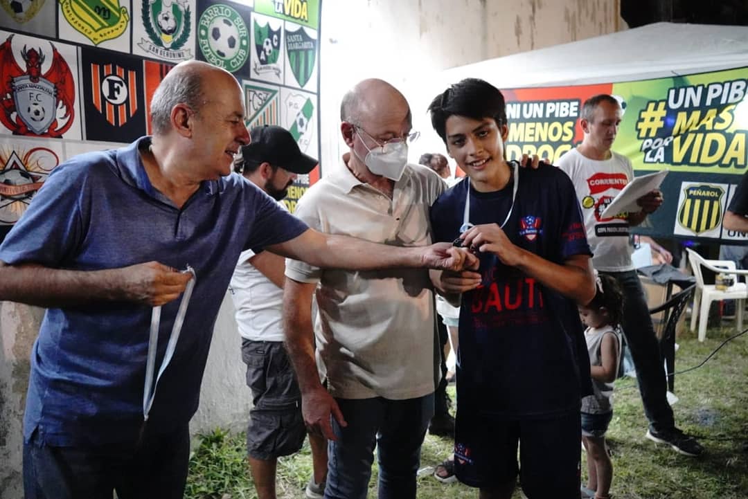 Ganadores de la Copa Pasión Libertadores de barrios recibieron su medalla. Se trata del campeonato organizado por el vicegobernador <a href="/gacanteros/">Gustavo Canteros</a> como herramienta para que los jóvenes eviten el consumo de drogas.