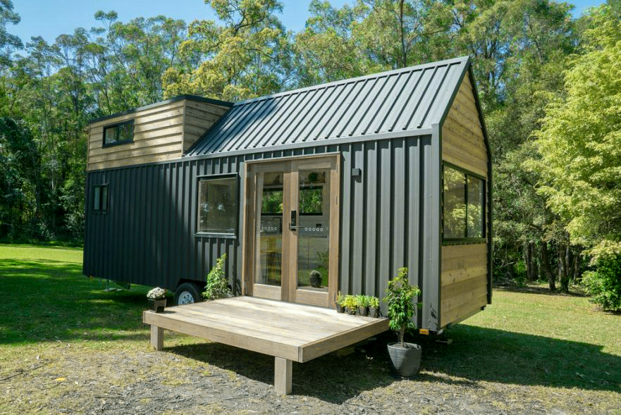 WheatonRachelle's tweet photo. What’s your tiny #HarryPotterHouse? 
#HarryPotter #tinyhouse #smallhouse #HP #Hufflepuff #Ravenclaw #Gryffindor #Slytherin  #logcabin #woodhouse #shepherdshut #glamping #tinylogcabin #ADU #minimalism #coolhome #homeinspiration #homebuilding #homeinspo https://t.co/OunK7J4Nzc
