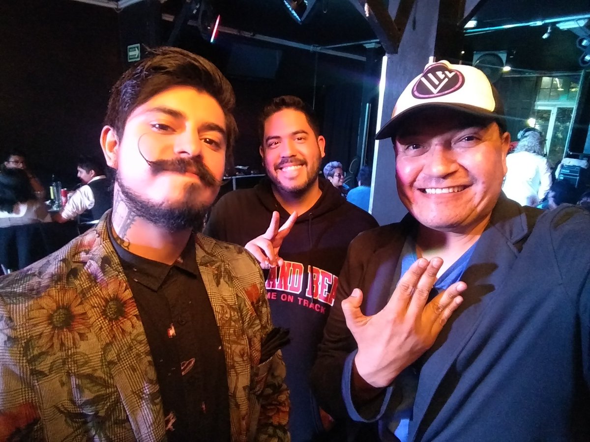 losviel's tweet photo. El domingo 5 de Diciembre @chrislosviel junto a @macielandres cantando en el concierto de @RoyFudos NOVA ERA PRIME en el evento de #ColectivoAttack en #CasaShow Roma Norte
#LosViel #AndresMaciel #RoyFudos #NovaEraPrime #RomaNorte #EstrellasYfantasia #Magia #TeVoyaRegalar https://t.co/KZnN3rNj1A