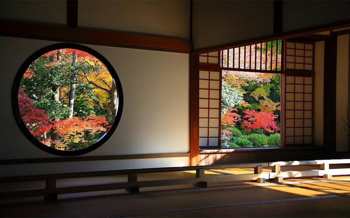 Открытые двери китая. Окно в японском стиле. Круглые окна в японском стиле. Окна в китайском стиле. Домик в японском стиле.