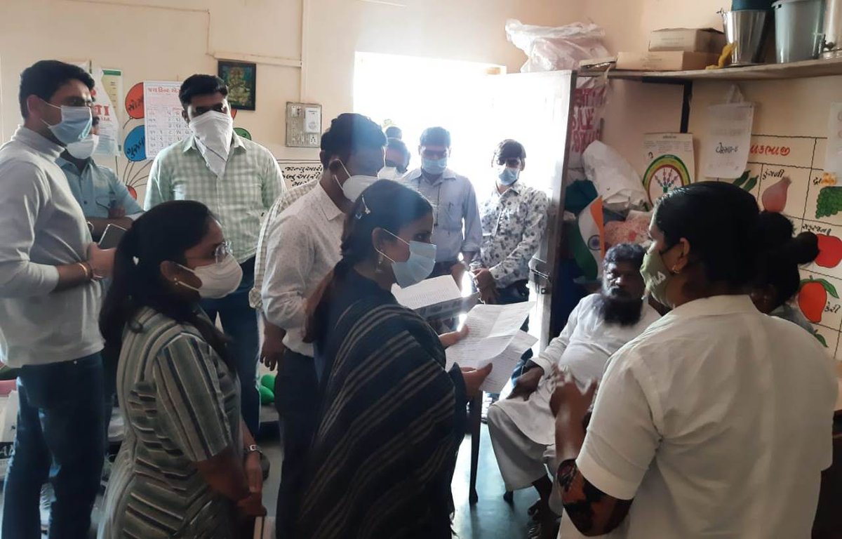 પીએચસી વેસ્મા, તા.જલાલપોરની મુલાકાત લીધી અને કોવિડ-૧૯ વેક્સિનેેશનમાં સહકાર ન આપતા લોકોને વેક્સિન લે તે બાબતે ગામના આગેવાનો સાથે મીટીંગ કરી અને આંગણવાડી-૧ વેસ્મા ખાતે વેક્સિનેશન કરવામાં આવ્યુ.<a href="/CMOGuj/">CMO Gujarat</a>  <a href="/pkumarias/">Pankaj Kumar</a>  <a href="/nirala_kk/">KKNirala</a> <a href="/CollectorNav/">Collector & DM Navsari</a>