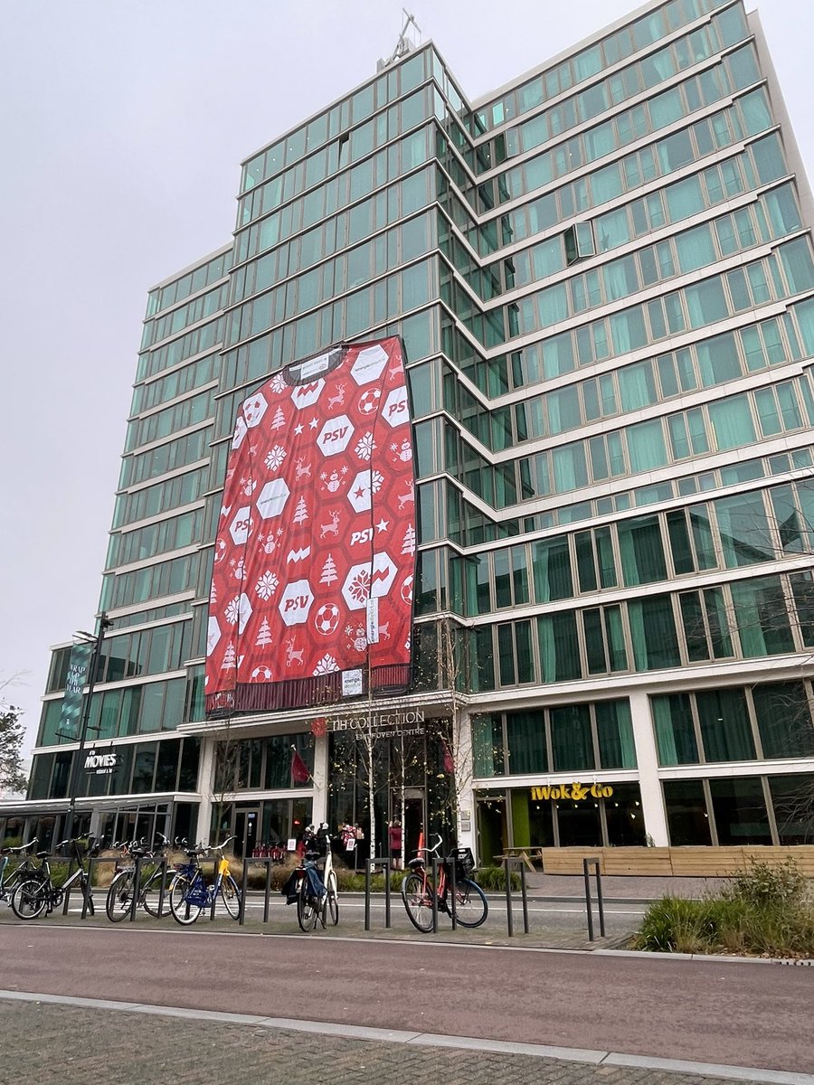 Hij is er weer; de PSV x @energiedirect kersttrui. Dit jaar groter dan ooit! 🌲☃️