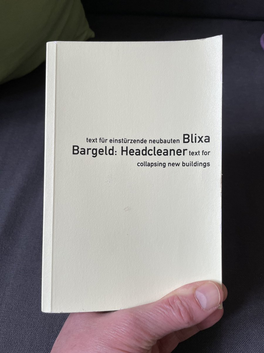 Sentenzomat's tweet photo. Als Blixa Bargeld dieses Buch schrieb, gab es das Wort 'Twitter' noch nicht. Aber genau das bedeutet es für mich. #headcleaner https://t.co/hRqxhCHGdW