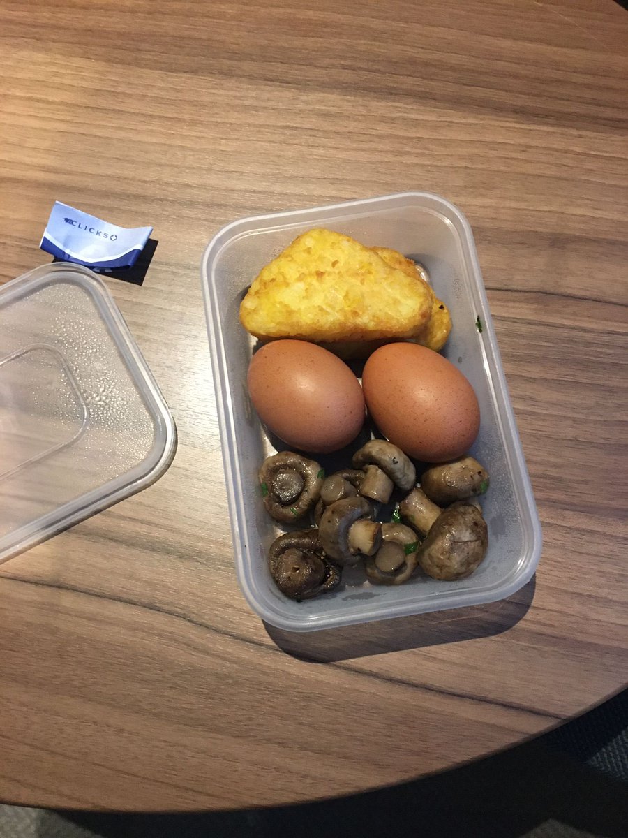 leap_services's tweet image. Current food conditions at the holiday inn express Heathrow quarantine hotel. No ventilation, no fridge, no work space. Think @TravelCTM_UK are making money- is this worth £2285???