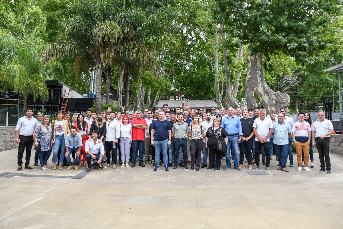 En Rosario. Plenario del Frente Renovador de la Provincia de Santa Fe. Juntos consolidando un espacio político abierto y fundamental. <a href="/FrenteRenovador/">Frente Renovador</a> <a href="/SergioMassa/">Sergio Massa</a> @MalenaMassa <a href="/AlexisGuerrera/">Alexis Guerrera</a> <a href="/vanemassetani/">Vane Massetani 💙</a> <a href="/DiegoGiuliano/">Diego Giuliano</a> <a href="/RobertoLuisMeli/">@RobertoLuisMeli</a> <a href="/SomosFR/">SOMOS FR</a>