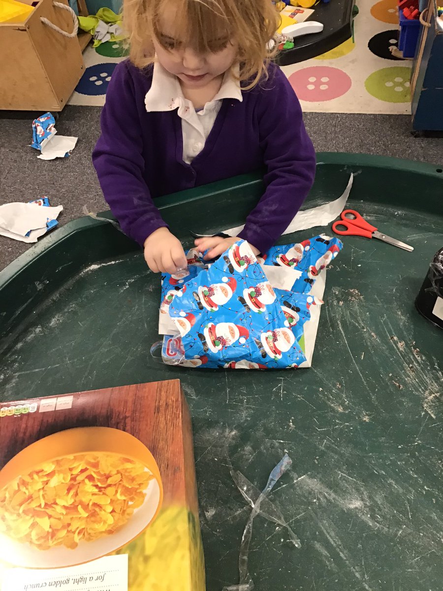 MissWhitehurst_'s tweet photo. We have been feeling very festive in Nursery this morning and used lots of skills to complete these Christmas activities! 🎄🎅🏻 @aspear_ @RowParkAcademy #eyfs #eyfschristmas https://t.co/cfJ0aHKqO8