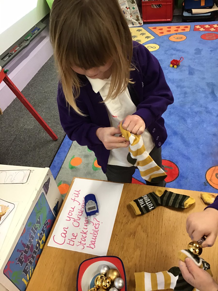 MissWhitehurst_'s tweet photo. We have been feeling very festive in Nursery this morning and used lots of skills to complete these Christmas activities! 🎄🎅🏻 @aspear_ @RowParkAcademy #eyfs #eyfschristmas https://t.co/cfJ0aHKqO8