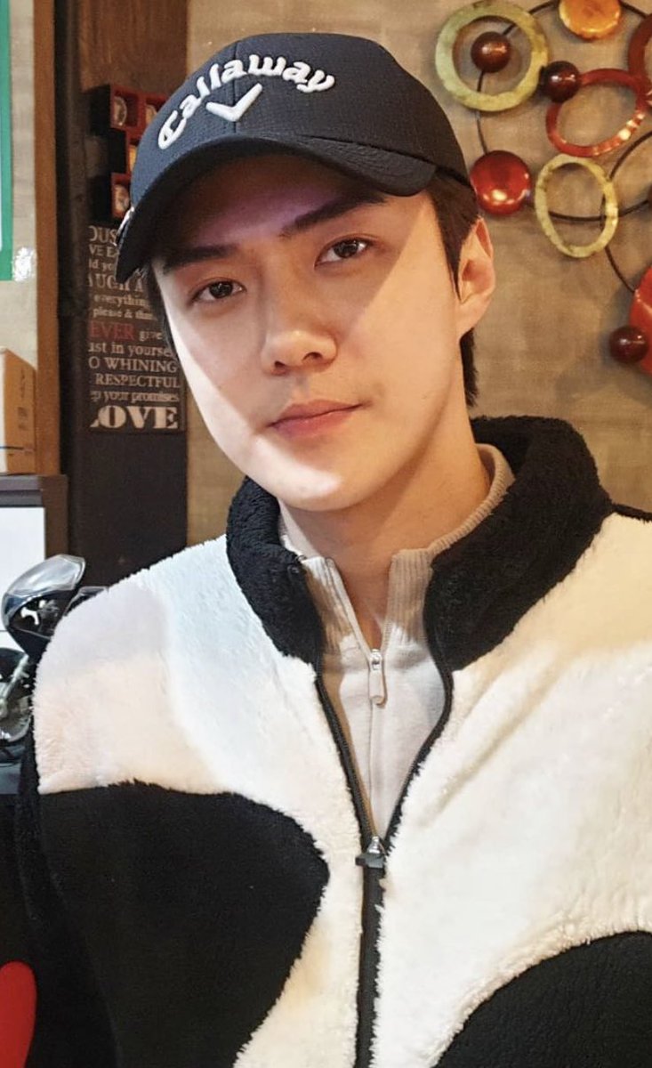 oshcuddles's tweet photo. OMG SEHUN PHOTO UPDATE!!!!!! 

#SEHUN #세훈 https://t.co/36gjAifxnM