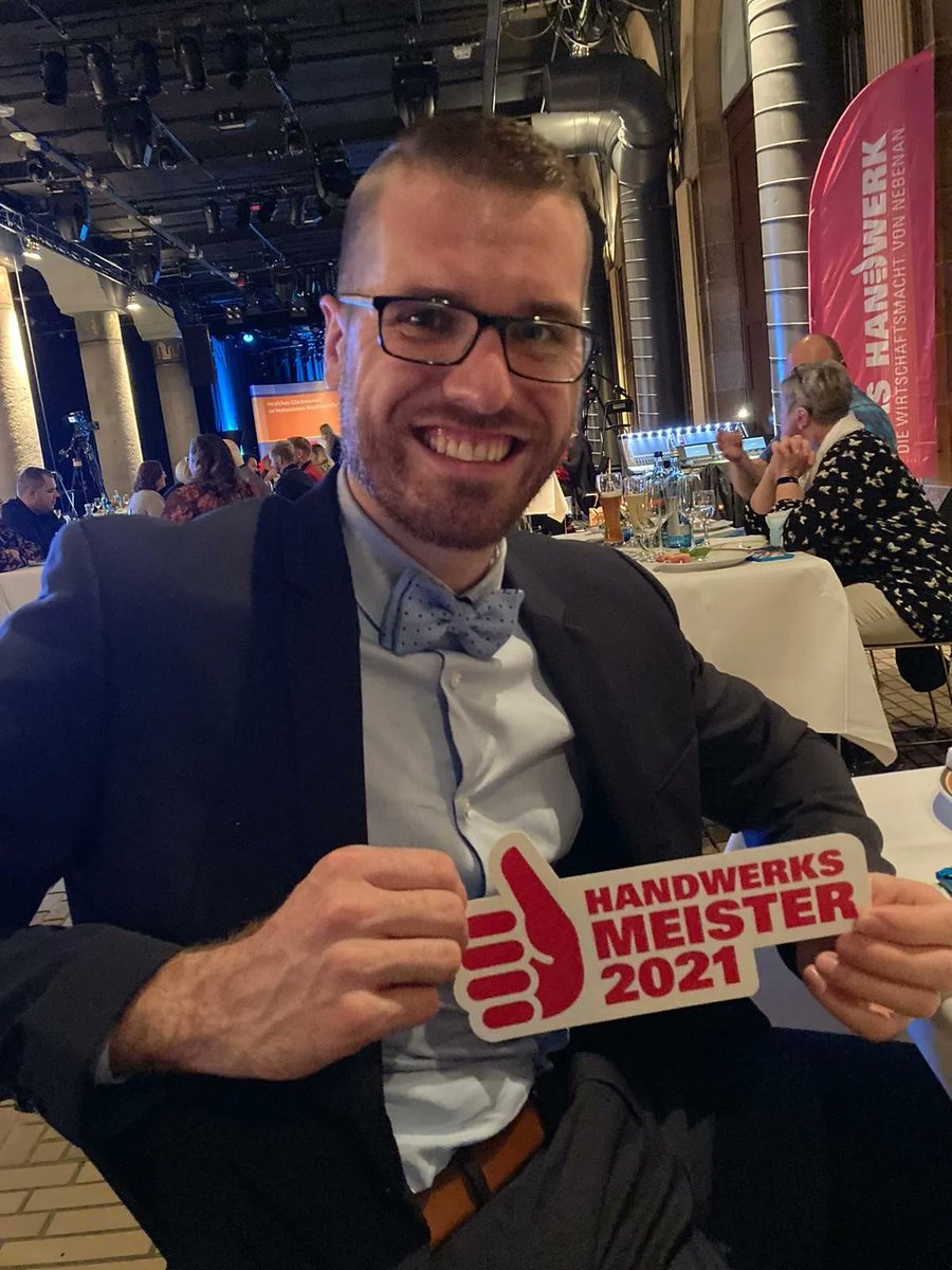 AProthesen's tweet photo. Moin Meister! Ein weiterer  #Orthopädietechniker-Meister aus dem #Team fällt mit seiner Leistung auf und besteht die Abschlussprüfung als #Jahrgangsbester.
#meisterhaft #meisterschule #handwerkdasbewegt #mannheim #odenwald #prothese #prothesenspezialist #armprothese #beinprothese https://t.co/tqvGRS3Ckq