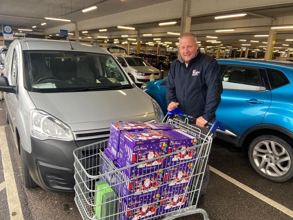 TeamCANW's tweet photo. Phil at PJ Wright &amp; Son Electrical you are our Christmas hero, add a red hat and a jingle bell and we could call you 🎅🏼 your incredibly generous donation will bring so many smiles to the faces of the children, young people and families we support 🙌

https://t.co/qJtLdz06Cj https://t.co/joNqanAAnl
