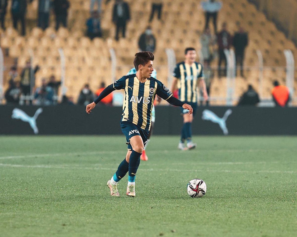 10ardaguler's tweet photo. 💛💙 https://t.co/1dqAVJntYw