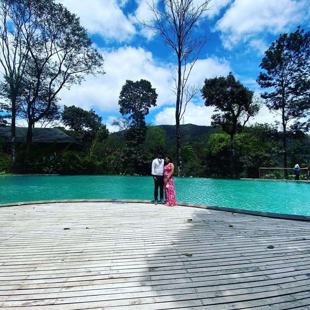 coorgwilderness's tweet photo. Some places make you reach infinity, certainly!
Photo by @rash_i_doc
#CoorgWildernessResort #PaulJohnHotels #IncredibeSights #NammaKarnataka #StrikeAPose #Madikeri #CoorgTrip #LuxuryResort #CoorgHotel #LuxuryGetaway #PoolTime #DayByThePool #InfinityPool https://t.co/gAnIsZDSoI