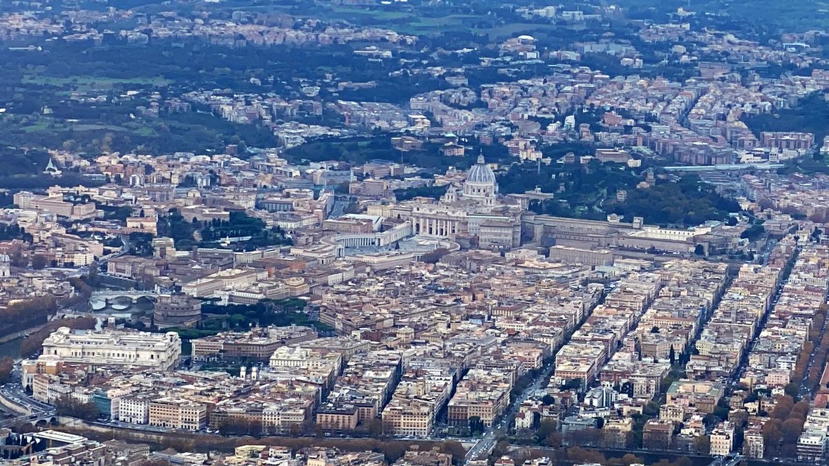 Eloraillere's tweet photo. #PapeEnGrece
Vue de l’avion au décollage depuis l’aéroport d’Athènes, jusqu’au survol de Rome où le pape François a atterri
👉 Tout le voyage du Pape à Chypre et en Grèce, reportages, flashs, directs avec @pdesaintpierre et toute l’équipe de @KTOTV ici :
https://t.co/dEl5XILfQJ https://t.co/id8SgsGBaz