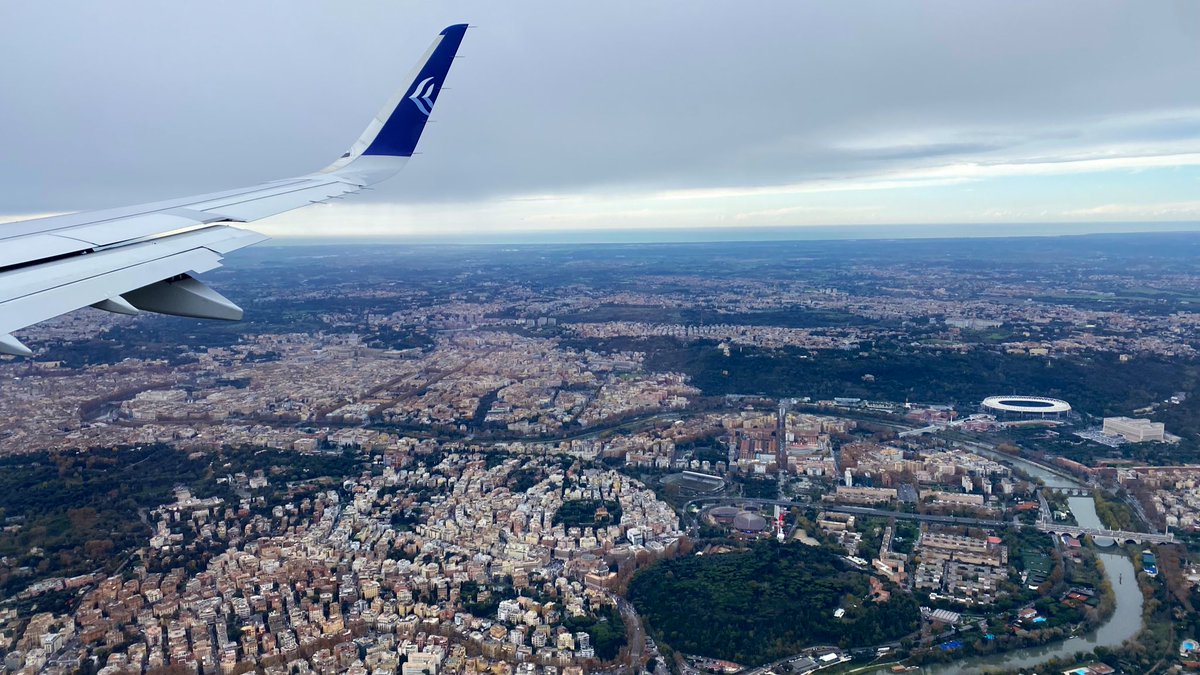 Eloraillere's tweet photo. #PapeEnGrece
Vue de l’avion au décollage depuis l’aéroport d’Athènes, jusqu’au survol de Rome où le pape François a atterri
👉 Tout le voyage du Pape à Chypre et en Grèce, reportages, flashs, directs avec @pdesaintpierre et toute l’équipe de @KTOTV ici :
https://t.co/dEl5XILfQJ https://t.co/id8SgsGBaz