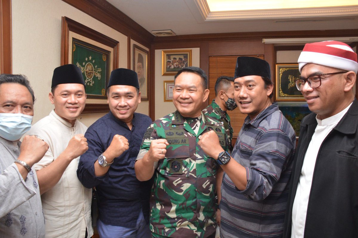 TNI AD tweet media