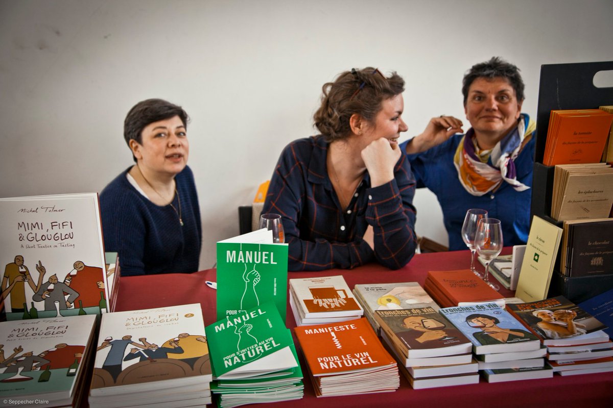 milivremiraisin's tweet photo. Un duo historique ! @Epure_Editions, façonneurs d'ouvrages remarquables depuis 30 ans, du bonheur pur sans fioritures, et le domaine de @Pelissols, qui avec sa nouvelle cuvée "Waidan" a atteint une forme de sérénité secrète, une épure délicieuse... 📚🖤🍷 (stands n°35 et 36) https://t.co/LnaTlqvZ50