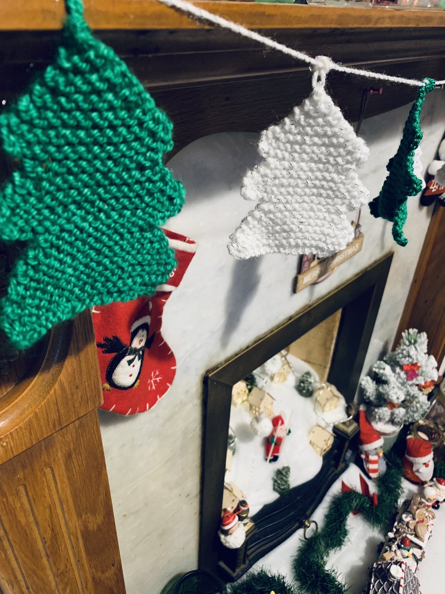 GemzCrafts's tweet photo. 🎄 NEW PRODUCT 🎄

A Christmas tree Garland has launched on the site 😍 grab YOURS today! 

#SmallBusiness #SmallBiz 

👇🏼
https://t.co/sCwh28xWH5 https://t.co/erxdjbByjA