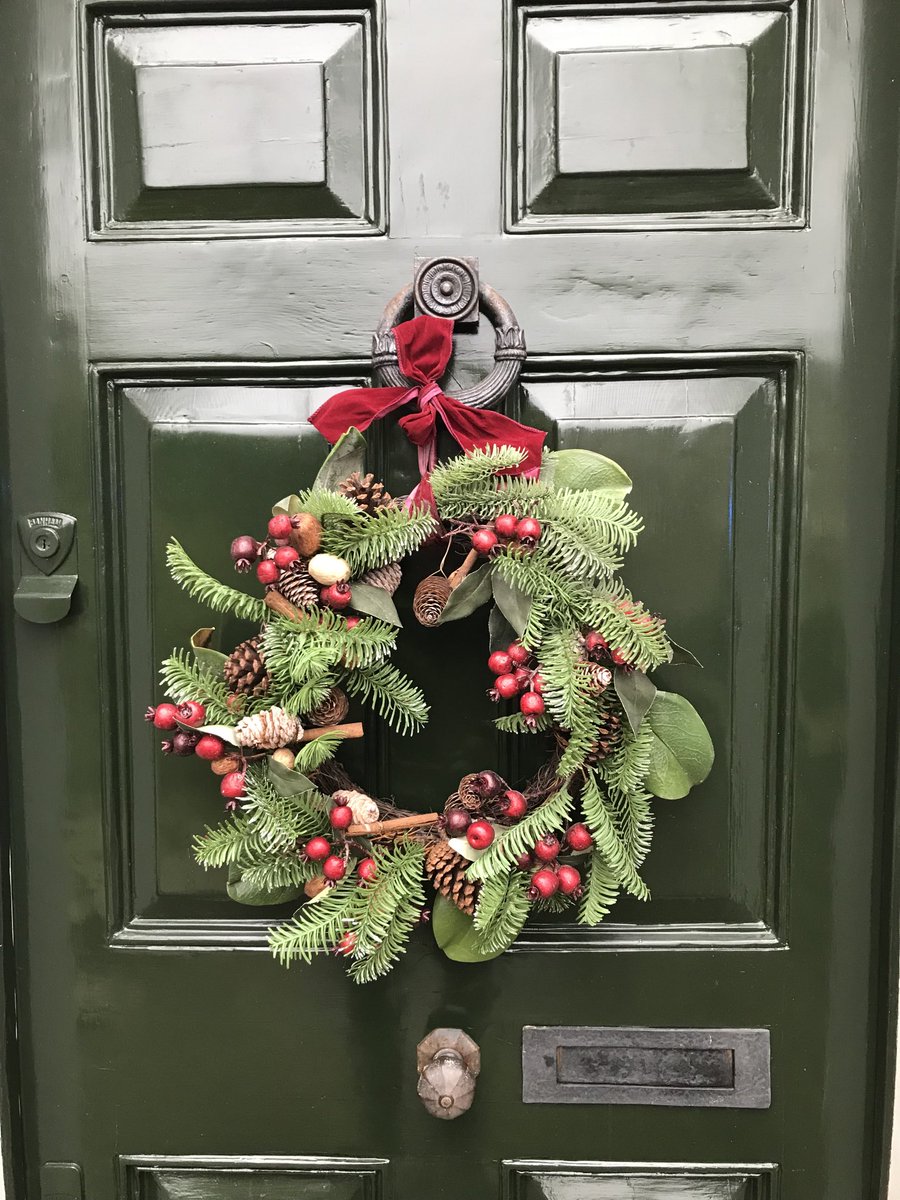 createstreets's tweet photo. It’s beginning to look a lot like ….. 🎄 🎅
Getting ready for the team party to thank all the marvellous & lovely people who keep #CreateStreets on the street …. 🎉 🎈 🎊 https://t.co/MD4u0Lmbzh