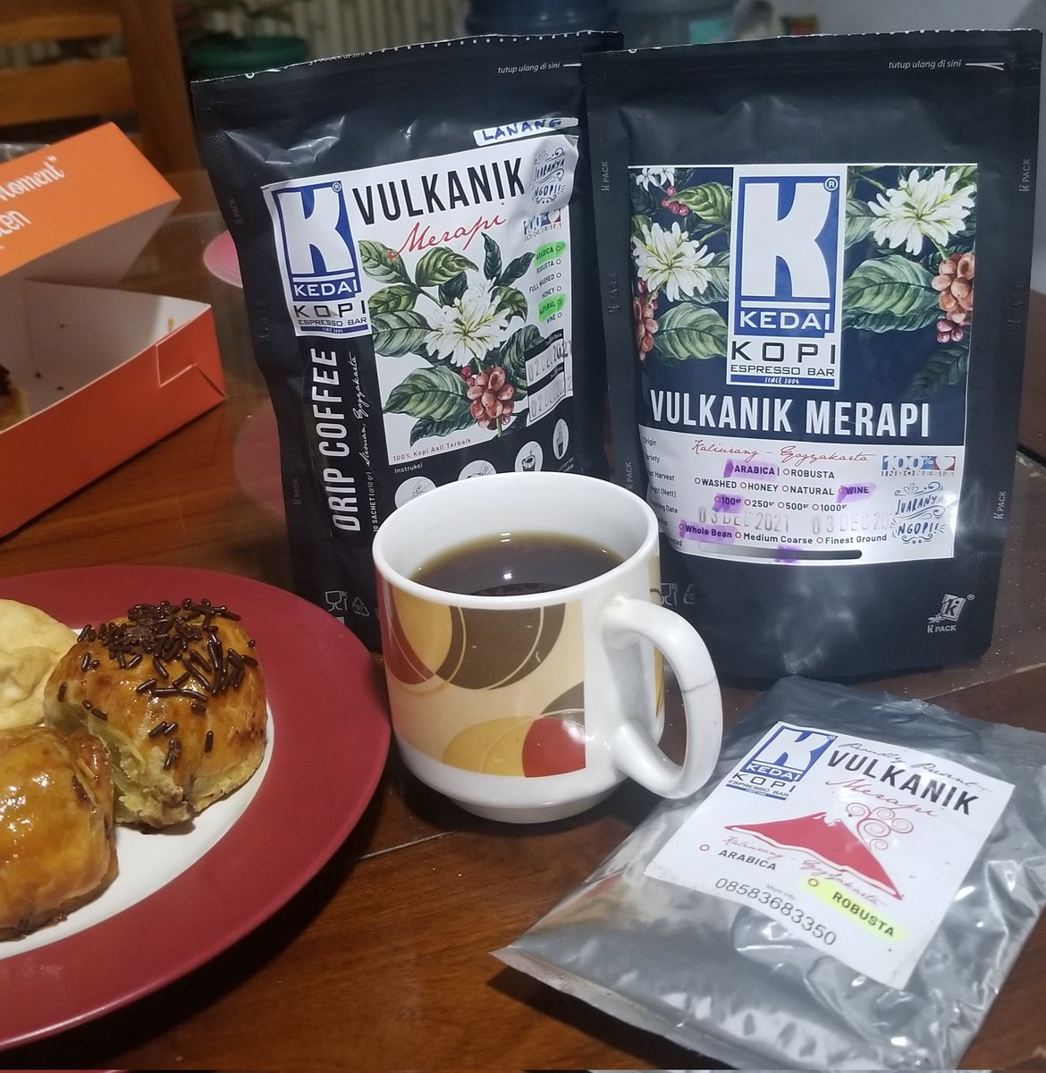 zia_karib74's tweet photo. Kopi vulkanik merapi, Jogjakarta
Masyaallah harum kopinya 👍

Hub : Denny . 0858-6368-3350 https://t.co/67X67AW5Q6