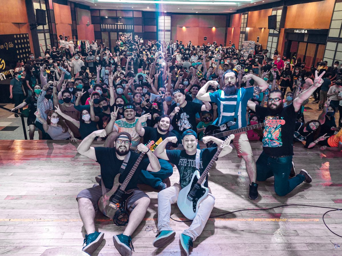 @bandonohero en los escenarios de la expo @visualwish 🔥

Puretazo tocar con estos pibes
<a href="/rodestig/">rodrigo estigarribia</a>
@fer_zabi_mendoza
<a href="/letybritos/">leticiayohanabritos</a>
<a href="/lokonorock/">Gustavo Martinez</a>
@derlisbg
<a href="/nessvargas92/">Ness Vargas</a>

Y a su Host @chipaestigarribia.