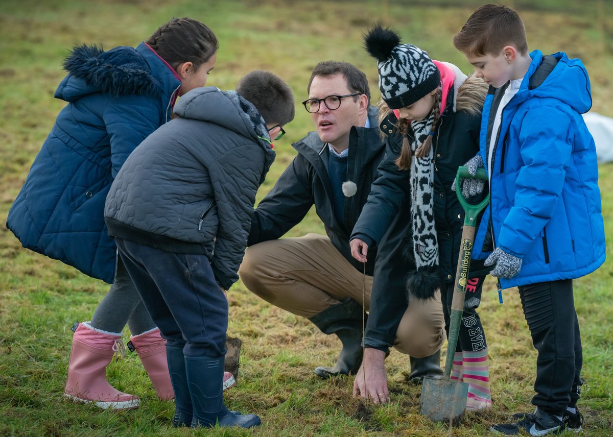 WGClimateChange's tweet photo. From next year you'll be able to choose a tree of your own to plant or ask @CoedCadw to plant one for you.🌳 Last week @Amanwy joined @TonnauPrimary pupils doing their bit planting trees at Brynau woodland in Neath. Thanks all for the welcome 💚🌳

https://t.co/nDHHg4tqXq https://t.co/kMuOV6u3eN