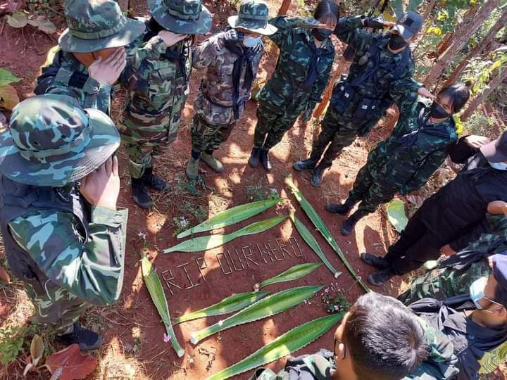 spring_2021's tweet photo. Comrades from KNDF staged a protest against military dictatorship by paying their respects to the heroes who were inhumanly killed by SAC in Yangon on Dec 5.

#Dec6Coup
#TerroristsJunta
#WhatsHappeningInMyanmar https://t.co/ghgI5NQDIi