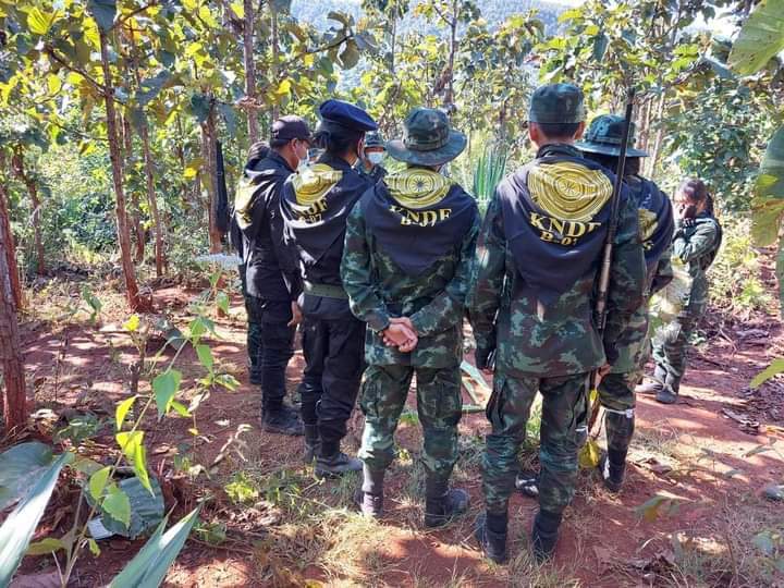 spring_2021's tweet photo. Comrades from KNDF staged a protest against military dictatorship by paying their respects to the heroes who were inhumanly killed by SAC in Yangon on Dec 5.

#Dec6Coup
#TerroristsJunta
#WhatsHappeningInMyanmar https://t.co/ghgI5NQDIi