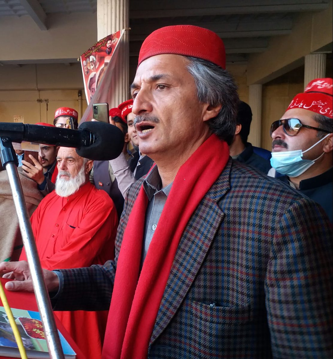 ANPMarkaz's tweet photo. بلدیاتی انتخابات۔مرکزی سینئر نائب صدر امیرحیدرخان ہوتی اور صوبائی جنرل سیکرٹری سردارحسین بابک صوابی سلیم خان میں انتخابی جلسہ عام سے خطاب کررہے ہیں۔ضلعی صدر حاجی امان اللہ خان، نامزد امیدوار برائے تحصیل صوابی اکمل خان اور دیگر رہنما بھی موجود تھے۔
#Vote4ANP | #Vote4Laltain https://t.co/phzKSml1QV