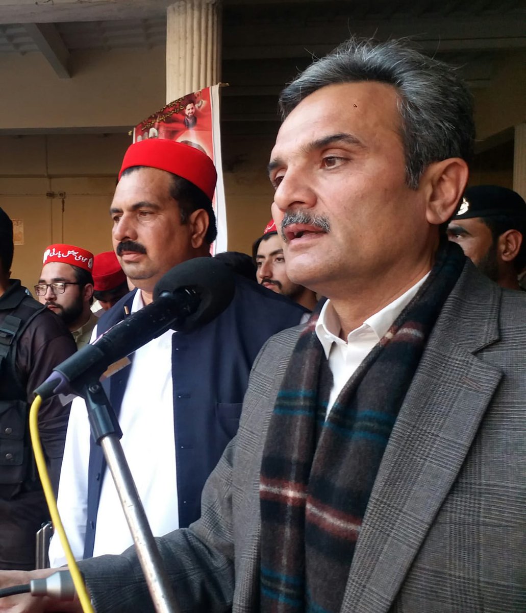 ANPMarkaz's tweet photo. بلدیاتی انتخابات۔مرکزی سینئر نائب صدر امیرحیدرخان ہوتی اور صوبائی جنرل سیکرٹری سردارحسین بابک صوابی سلیم خان میں انتخابی جلسہ عام سے خطاب کررہے ہیں۔ضلعی صدر حاجی امان اللہ خان، نامزد امیدوار برائے تحصیل صوابی اکمل خان اور دیگر رہنما بھی موجود تھے۔
#Vote4ANP | #Vote4Laltain https://t.co/phzKSml1QV