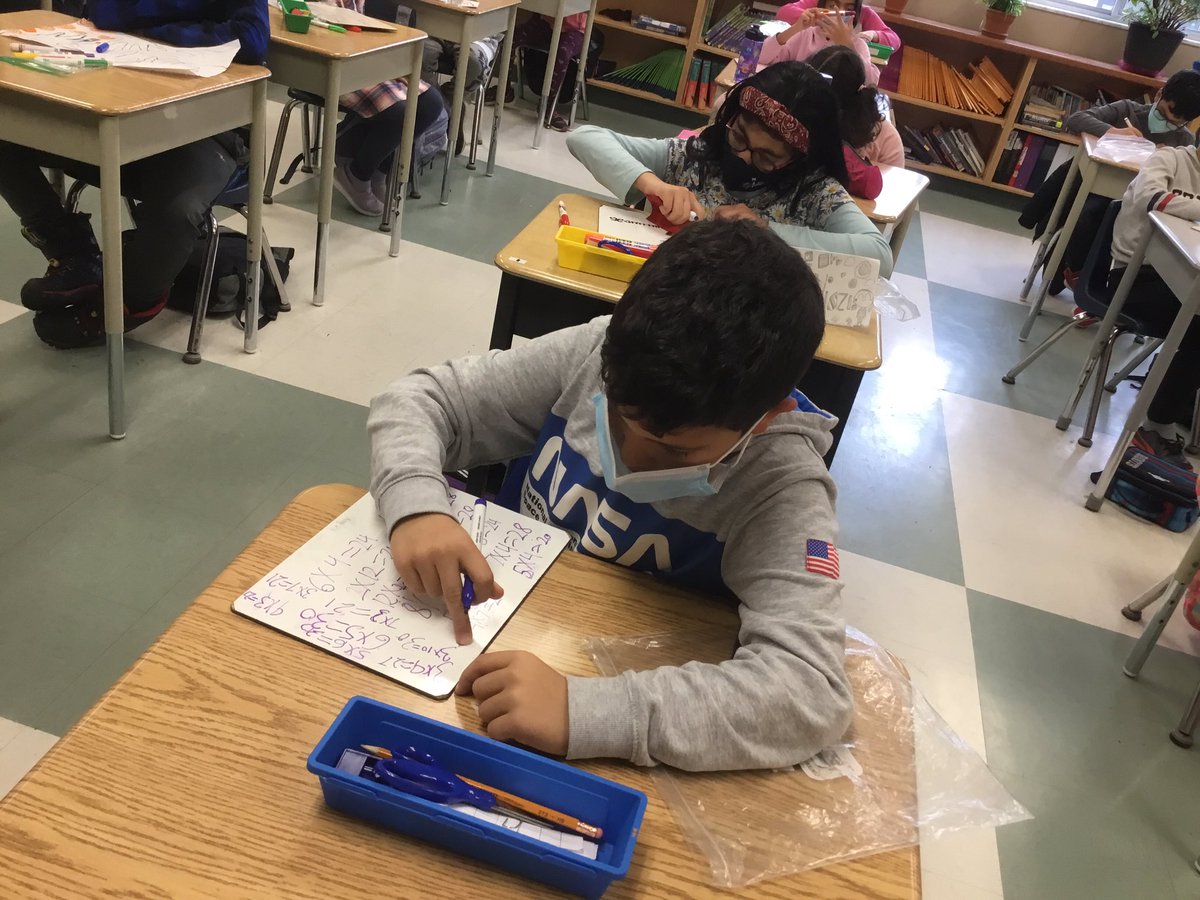 SandyGall71's tweet photo. @northwoodps @PrincipalONeil @LesleaMcmullen 4G use estimation to come up with a variety of multiplication facts. #estmation #mathisfun https://t.co/PEwCNrlFOV