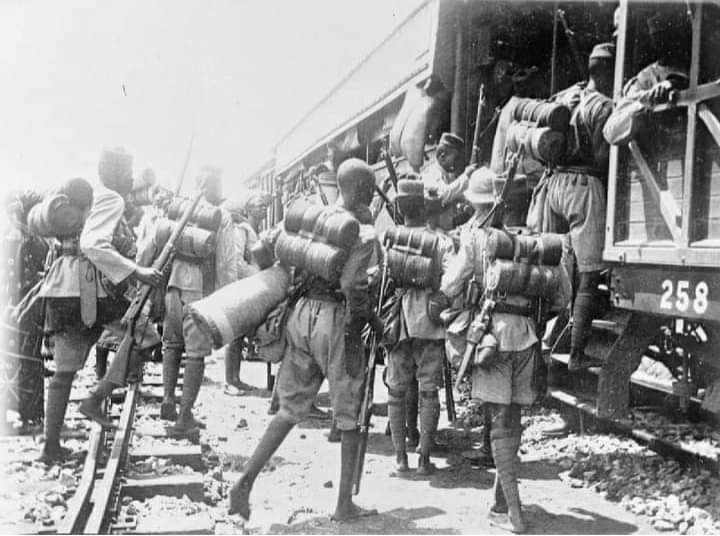 Nigeria Soldiers boarding train at kaduna; 1914.

#tuduntsiraKYA
#Africa 
#Nigeria