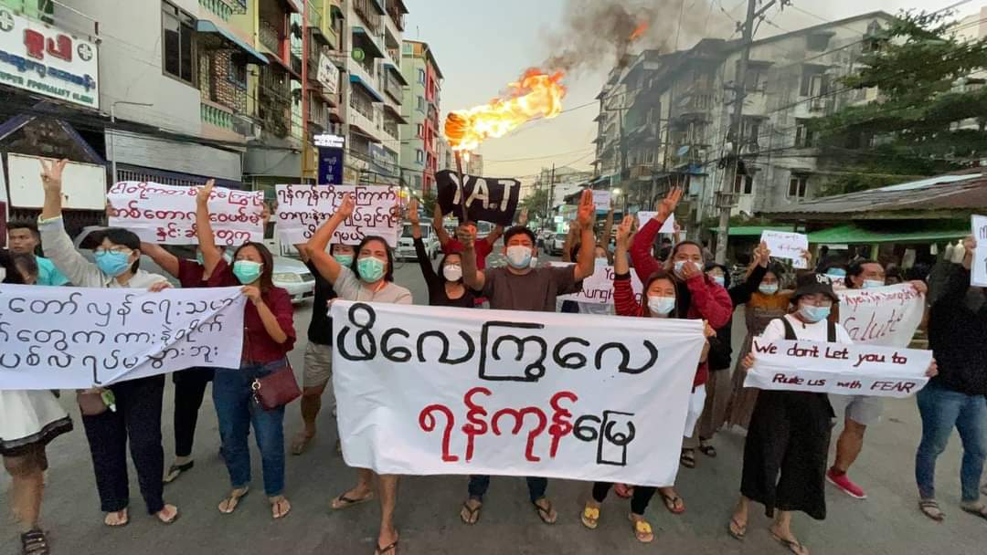 minn_robert's tweet photo. Today's December 6 
Yangon protest.

Brave protesters shown that the Dictators won't be able to rule with Fear on public anymore.
"We shall not be govern"

#WhatsHappeningInMyanmar 
#Dec6Coup https://t.co/gGjXYSLjh2